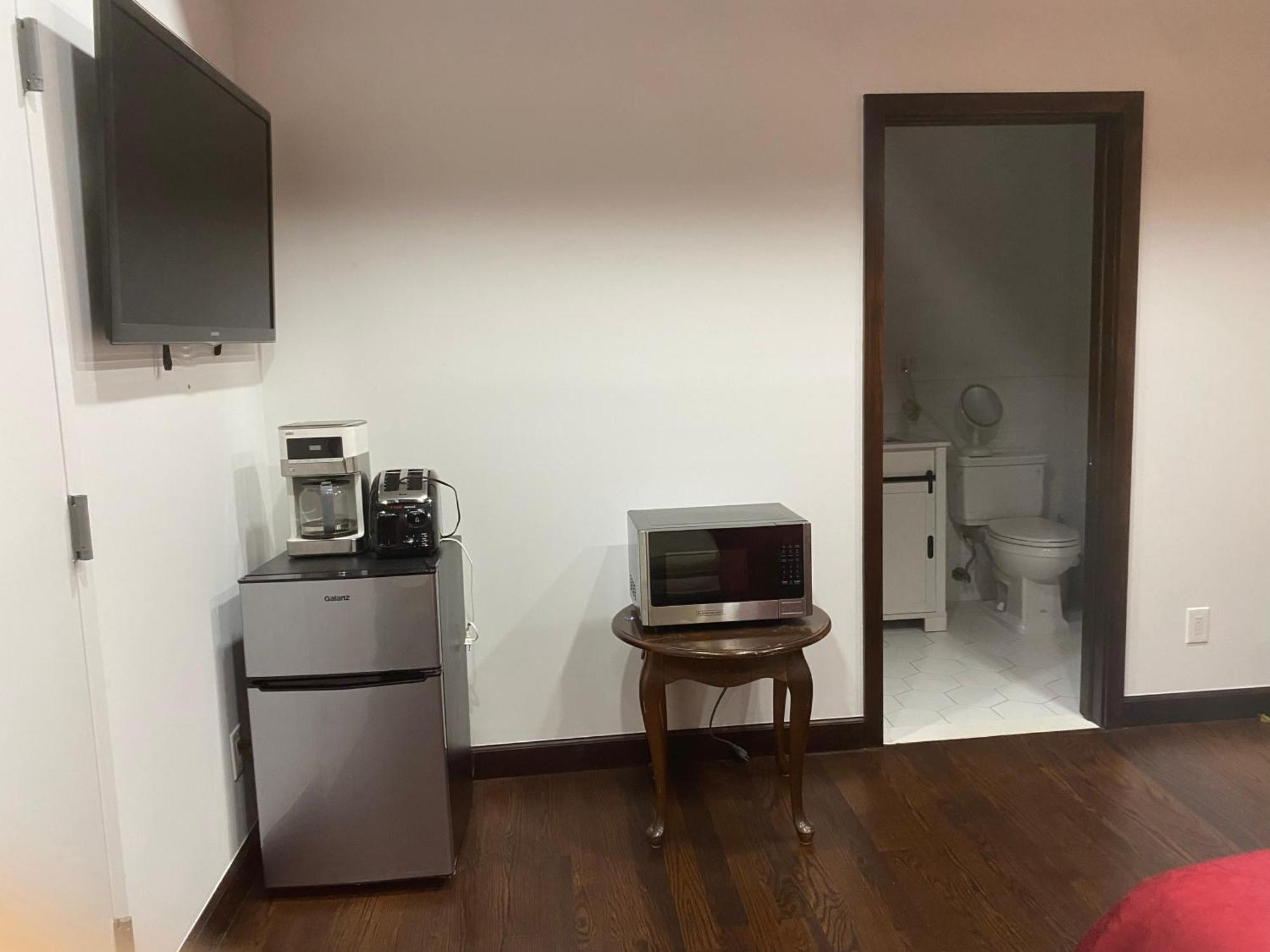 Cozy Bedroom With Bath, Private Entrance * New York