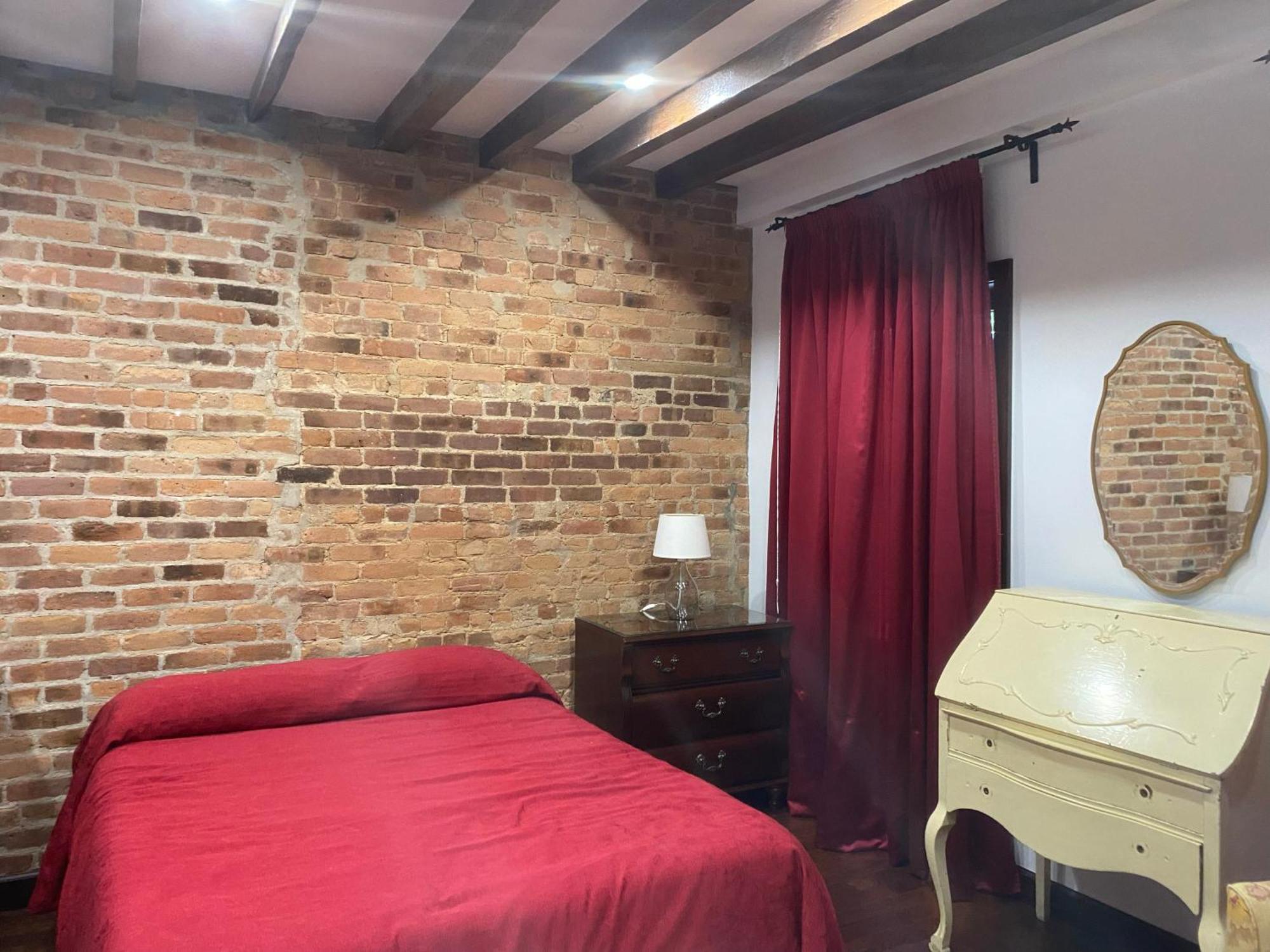 Cozy Bedroom With Bath, Private Entrance Guest house *
